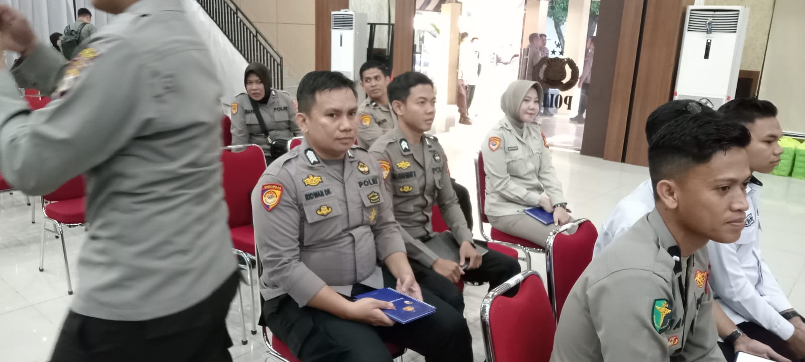 Kasubbagrenmin Rorena Polda Sulsel Beserta Staf Kaur keu Rorena Polda Sulsel Mengikuti Kegiatan Peningkatan Kemampuan Fungsi Keuangan Jajaran Polda Sulsel T.A. 2025